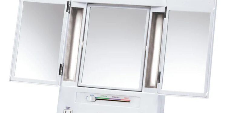 Why People Are Replacing Standard Mirrors With Smarter Vanity Setups